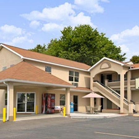 Days Inn By Wyndham Fairmont Esterno foto