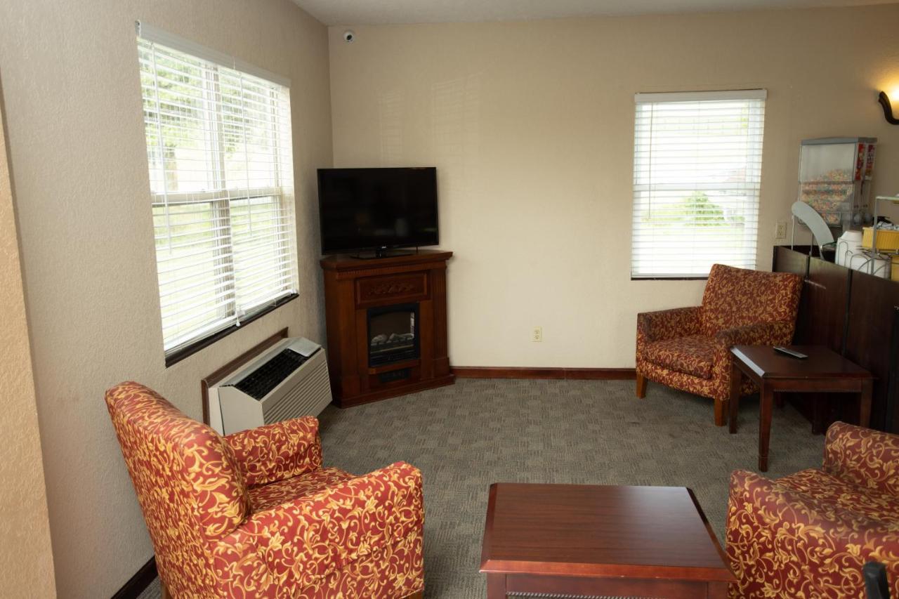 Days Inn By Wyndham Fairmont Esterno foto